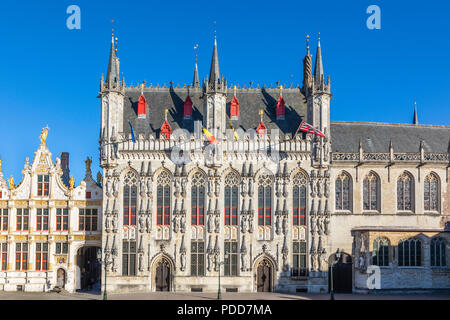 Settecento fiammingo architettura rinascimentale per gli edifici che sono stati utilizzati per i tribunali e città degli edifici del Consiglio, Burg, Bruges, Belgio Foto Stock