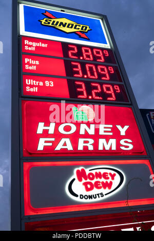 Segno a una Honey Farms gas station su Highland Street Worcester, MA Foto Stock