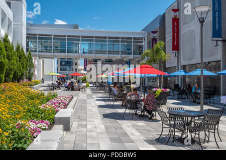 Il patio all'aperto presso il centro mercantile in Worcester, MA Foto Stock