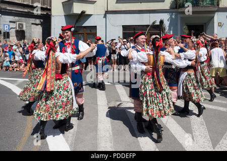 Il cinquantacinquesimo Beskidy Montanari " Settimana della Cultura 29.07- 06.08.2018 . Sfilano per le strade di Żywiec in Polonia 04.08.2018 Foto Stock