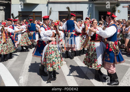 Il cinquantacinquesimo Beskidy Montanari " Settimana della Cultura 29.07- 06.08.2018 . Sfilano per le strade di Żywiec in Polonia 04.08.2018 Foto Stock