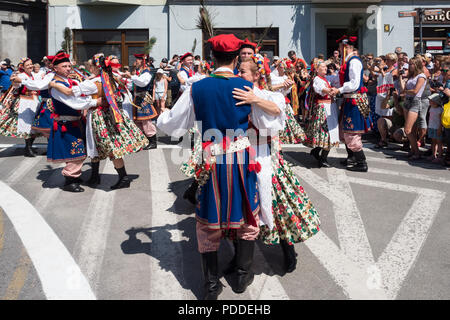 Il cinquantacinquesimo Beskidy Montanari " Settimana della Cultura 29.07- 06.08.2018 . Sfilano per le strade di Żywiec in Polonia 04.08.2018 Foto Stock