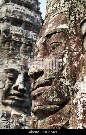 Facce di Bayon antico tempio di Angkor Thom, Siemreap, Cambogia Foto Stock