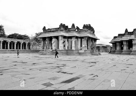 Bellissima vista del tempio Vitthala, tempio complesso, Hampi, Karnataka, India Foto Stock