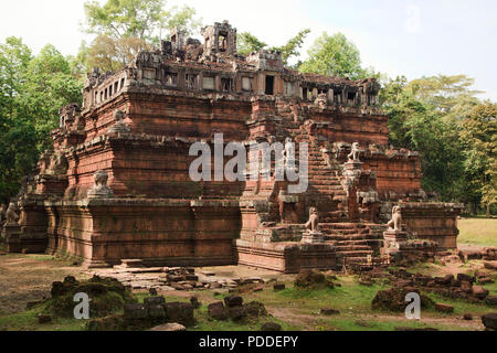 Vista del tempio antico-piramide Pimeanakas nel complesso del tempio di Angkor, Siem Reap, Cambogia Foto Stock