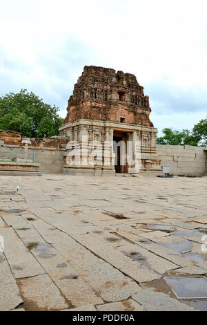 Darwaja a Vitthala tempio complesso, Hampi, Karnataka, India Foto Stock