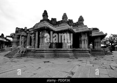 Bellissima vista del tempio Vitthala, tempio complesso, Hampi, Karnataka, India Foto Stock