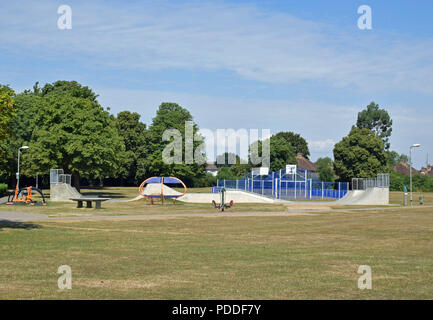 Parco giochi @ la massa di ricreazione, Horley, Surrey Foto Stock