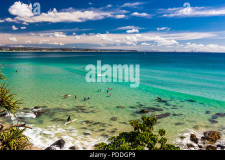 COOLANGATTA, AUS - 01 maggio 2017, Coolangatta beach e Rainbow Bay, Gold Coast, Queensland, Australia