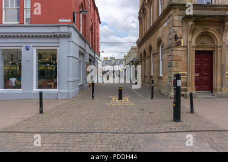 Ayr Scozia, Regno Unito - 05 agosto 2018: Sandgate in Ayr alla ricerca di nuovi mercati di strada con molti negozi di vuoto e di locali commerciali in un paese con elevate onu Foto Stock