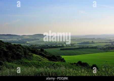 Guardando verso il paesaggio da Dunstable Downs Foto Stock