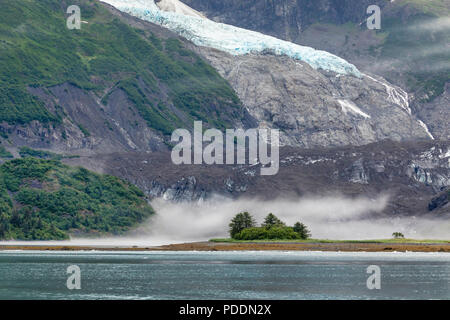 Il ghiacciaio a serpentina e serpentino Cove in Harriman Fjord centromeridionale in Alaska. Foto Stock