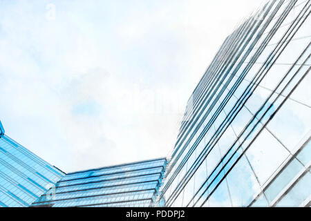 Asia business concetto - la ricerca di vista nel quartiere finanziario, le sagome di grattacieli in città riflettono il cielo blu, il sole illumina in Hong Kong (HK), Chi Foto Stock