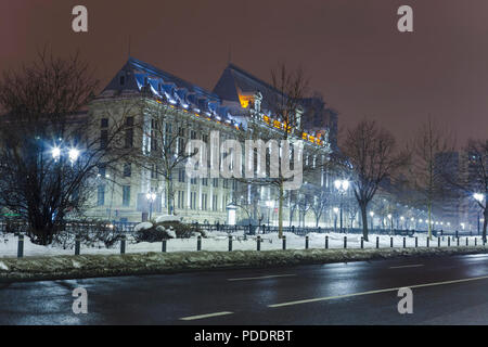 Bucarest città di notte. Palazzo di Giustizia Foto Stock