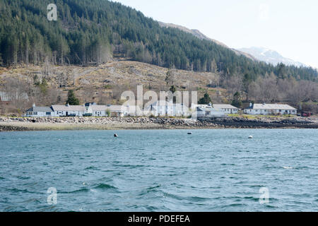 Il villaggio di Inverie sulle rive di Loch Nevis, nella penisola di Knoydart, Northwest Highlands scozzesi, Scozia, Gran Bretagna. Foto Stock