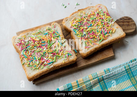 Fata austriaco il pane con spruzzino e burro. I cibi tradizionali. Foto Stock