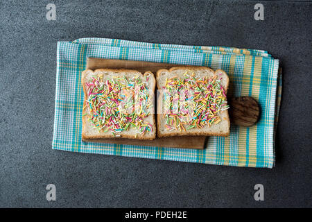 Fata austriaco il pane con spruzzino e burro. I cibi tradizionali. Foto Stock