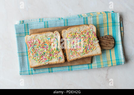 Fata austriaco il pane con spruzzino e burro. I cibi tradizionali. Foto Stock