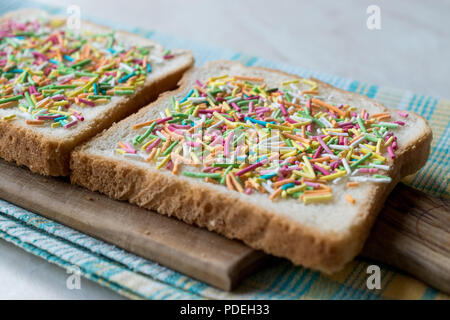Fata austriaco il pane con spruzzino e burro. I cibi tradizionali. Foto Stock
