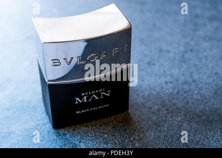 Istanbul, Turchia - 23 febbraio 2018 Bvlgari uomo nero Colonia 30ml. Prdouct cosmetici. Foto Stock