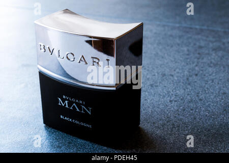 Istanbul, Turchia - 23 febbraio 2018 Bvlgari uomo nero Colonia 30ml. Prdouct cosmetici. Foto Stock