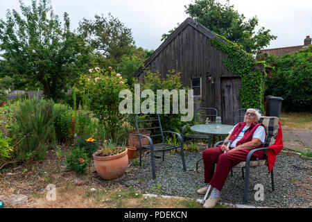 Ipovedenti donna affetti da degenerazione maculare senile Foto Stock