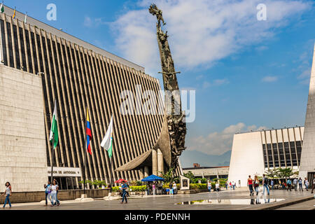 Medellin, Colombia - 26 Marzo 2018: monumento alla gente di Antioquia, scultura da Rodrigo Arenas Betancourt, situato presso il centro amministrativo La Alp Foto Stock