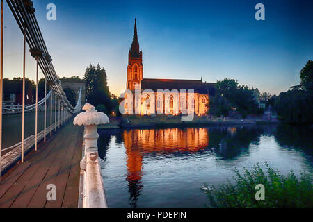 Chiesa di tutti i Santi Marlow in serata Foto Stock