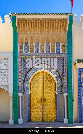 Fez, Marocco - 11 maggio 2013: Una delle porte principali del palazzo del re del Marocco Foto Stock