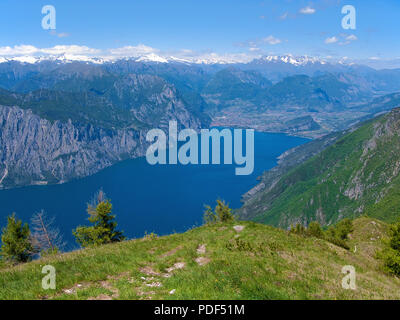 Vista dal Monte Baldo sulla Riva del Garda e Torbole, Malcesine, Lago di Garda, provincia di Verona, Lago di Garda, Lombardia, Italia Foto Stock