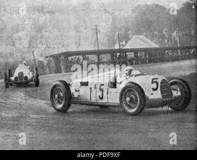 78 Bernd Rosemeyer devant Manfred von Brauchitsch au GP de Donington 1937 Foto Stock