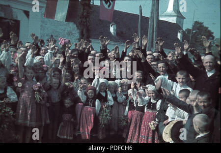 103 colorate, swastica, bandiera, massa, postura, guadagno territoriale Fortepan 92573 Foto Stock