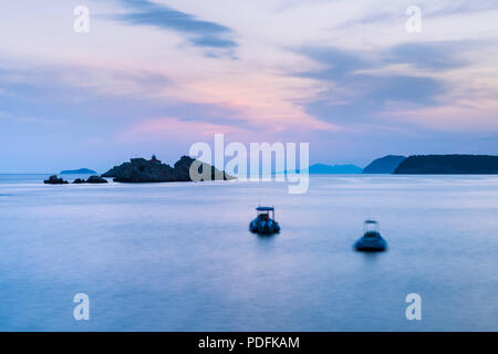 Guardando a nord lungo il litorale adriatico da Lapad di Dubrovnik, Croazia. Foto Stock