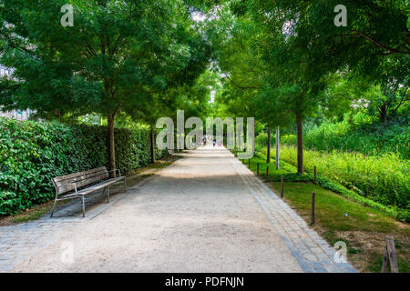 Parc Clichy Batignolles, noto anche come Martin Luther King Park è uno dei nuovi parchi urbani di Parigi, Francia. Foto Stock