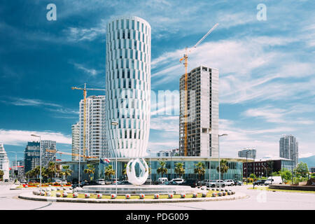 Batumi, Adjara, Georgia. Il servizio pubblico Hall di Batumi, Adjara, Georgia. Soleggiata giornata estiva con cielo blu su strada. Architettura urbana a Batumi. Foto Stock