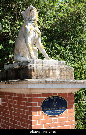 Cani di Alcibiades statua all'ingresso al Victoria Park, East London, Regno Unito Foto Stock