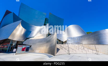 LOS ANGELES, California, Stati Uniti d'America - 13 Giugno 2017: Walt Disney Concert Hall in downtown Los Angeles progettata da Frank Gehry, la casa di Los Angeles Philha Foto Stock