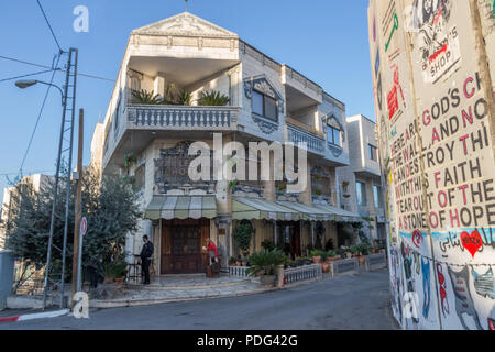 La murata Hotel Off, Betlemme, istituito e finanziato da Banksy, Israele, Palestina, Medio Oriente. Ottobre 2017 Foto Stock