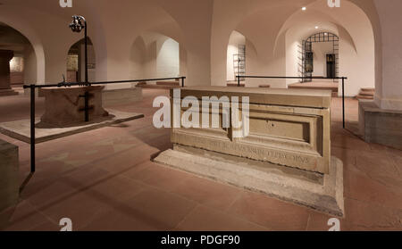Würzburg, Dom Brunograb in der Krypta Foto Stock