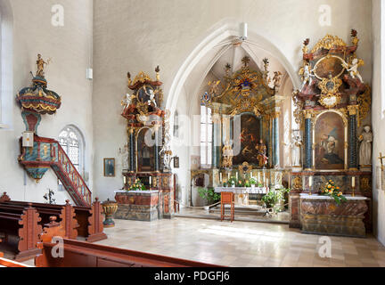 Iphofen, St. Johannes der Täufer. Erneuerung im 16. Jahrhundert. Blick zum Chor. Foto Stock
