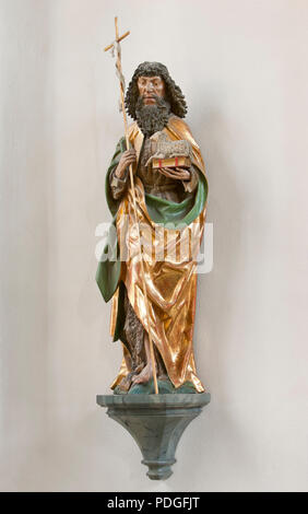 Iphofen, San Vito. Stadtpfarrkirche von 1349. Johannesfigur aus der Schule Riemenschneider. Johannes der Täufer. Um 1500 Foto Stock