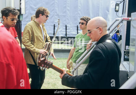 I Boo Radleys. BBC radio 1 One Roadshow Plymouth Hoe Devon 15 agosto 1996 Rob Harrison alla batteria, cantante/chitarrista Simon 'dice' Rowbottom, chitarrista/compositore Martin Carr e bassista Timothy Brown Foto Stock