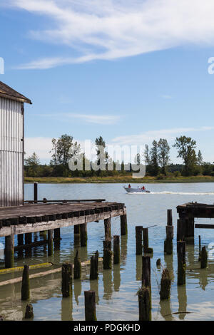 Patrimonio netto di loft costruzione sulle rive del fiume Fraser in Steveston, British Columbia Foto Stock