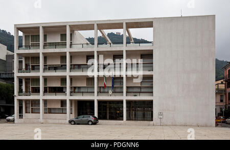 Italien Como la Casa del Fascio 88660 von Giuseppe Terragni 1932-36 als Parteihaus im Stil des Razionalismo errichtet heute Finanzamt Westfassade 33,2 m Foto Stock