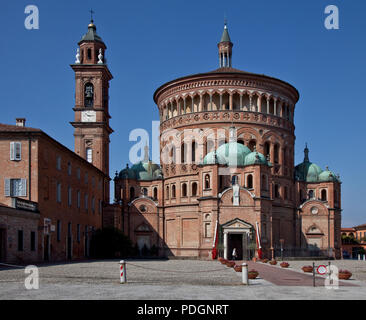 Italien Crema Wallfahrtskirche S Maria delle Croce 1490-1500 erbaut Backstein-Zentralbau der Fruehrenaissance mit ueberkuppelten Kapellen und barockem Foto Stock