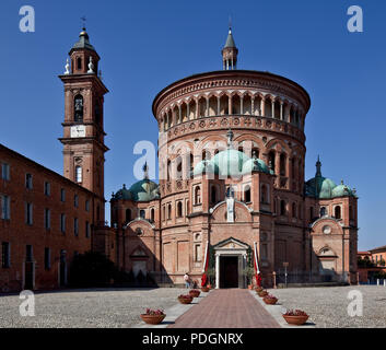 Italien Crema Wallfahrtskirche S Maria delle Croce 1490-1500 erbaut Backstein-Zentralbau der Fruehrenaissance mit ueberkuppelten Kapellen und barockem Foto Stock