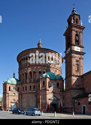 Italien Crema Wallfahrtskirche S Maria delle Croce 1490-1500 erbaut Backstein-Zentralbau der Fruehrenaissance mit ueberkuppelten Kapellen und barockem Foto Stock