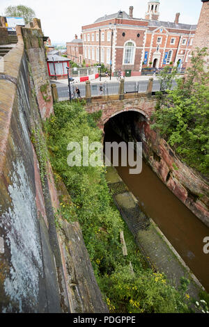 Guardando verso il basso dalla città di Chester pareti a northgate sopra il canale di chester cheshire england regno unito Foto Stock