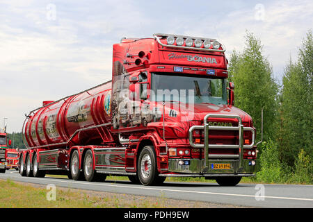 LEMPAALA, Finlandia - 9 agosto 2018: Scania T164 super carrello storia di Scania Pouls Bremseservice A/S sul convoglio di camion per i principali eventi di autotrasporti potenza Visualizza carrello 2018, Finlandia. Credito: Taina Sohlman/ Alamy Live News Foto Stock