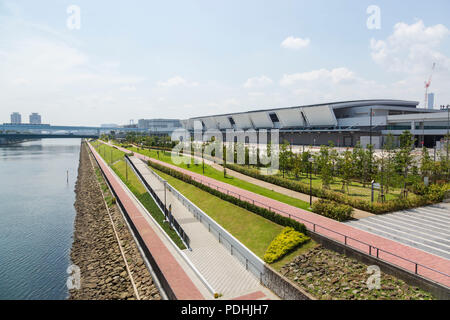 Una vista di Tokyo è di nuovo mercato all'ingrosso in Toyosu il 10 agosto 2018, Tokyo, Giappone. Il nuovo mercato Toyosu dovrebbe aprire il prossimo ottobre, due anni più tardi di quanto previsto inizialmente, dopo Tokyo governatore Yuriko Koike ha dichiarato che il nuovo mercato è sicuro da utilizzare. Credito: Rodrigo Reyes Marin/AFLO/Alamy Live News Foto Stock